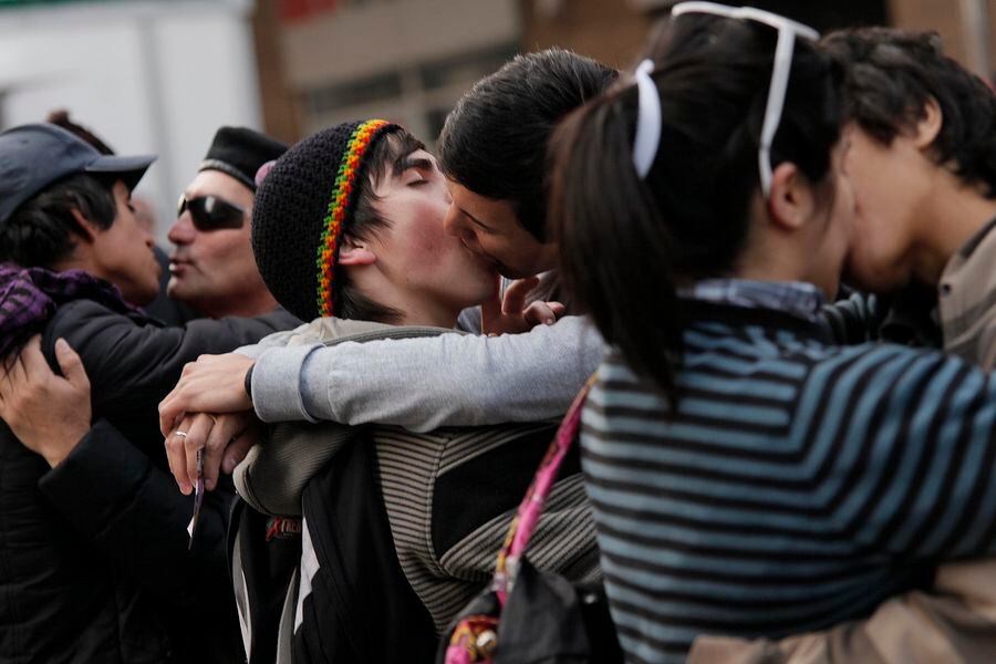 Besaton organizada por el Movimiento por la diversidad sexual
