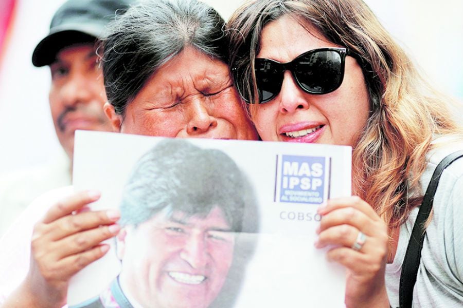 Demonstration in support of Bolivian President Evo Morales after he announced his resignation on (47262128)