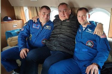 Dmitry-Rogozin,-center,-embraces-cosmonaut-Alexei-Ovchinin,-left,-and-U.S.-astronaut-Nick-Hague-at-Star-City,-Russia,