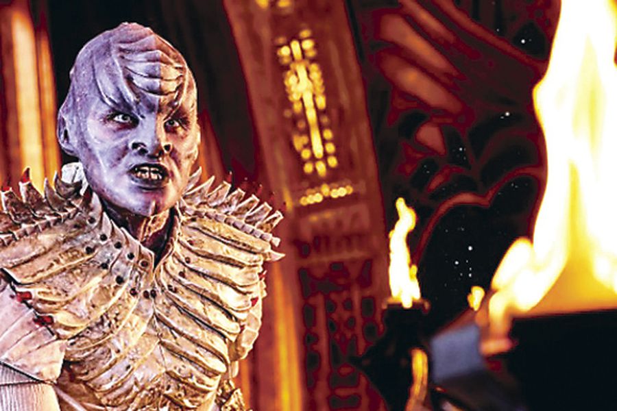 Mary Chieffo caracterizada como L'Rell, comandante de los Klingon.