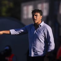 El calvario de Gustavo Quinteros en Vélez Sarsfield: pese al triunfo, la hinchada las emprende contra su familia