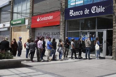 Filas en Almacenes, bencineras y bancos