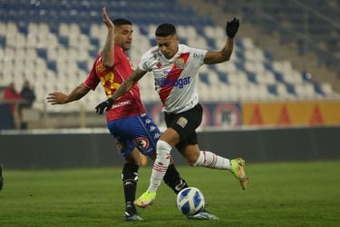 Acción durante el partido válido por la fecha 19 del Campeonato Nacional AFP PlanVital 2022, entre Unión Española y Curicó Unido, disputado en el estadio San Carlos de Apoquindo.