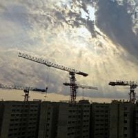 Quiebra constructora Buildtek, acusa pasivos por $32 mil millones y culpa al “alza de materiales e insumos por falta de stock”