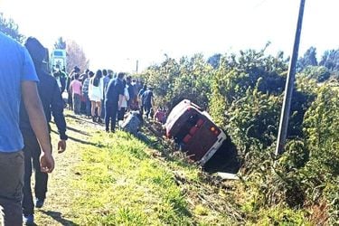 Aumentan a cuatro las víctimas fatales tras volcamiento de minibús en Cañete 
