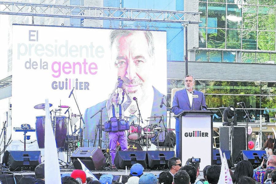 CONCEPCION: Candidato Presidencial Alejandro Guillier, realiza cierre de campaña en Plaza Independencia.