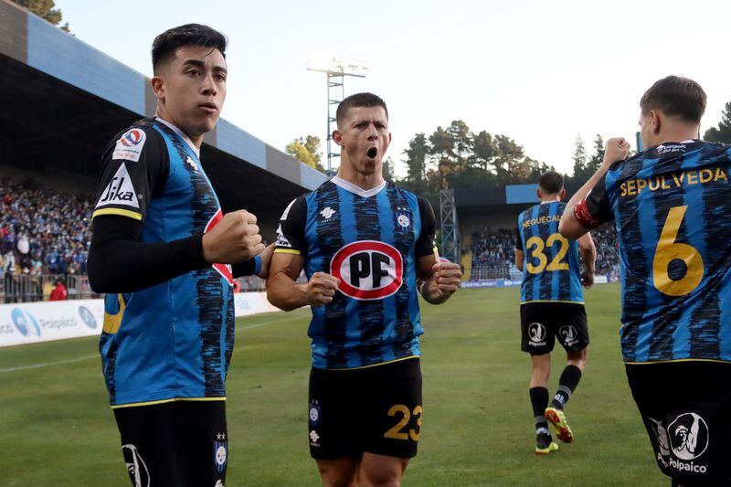 Los jugadores de Huachipato celebran uno de sus goles frente a Copiapó. FOTO: Agencia Uno.