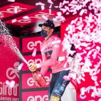 Se viste de rosa: Filippo Ganna vuela para imponerse en la primera etapa del Giro de Italia