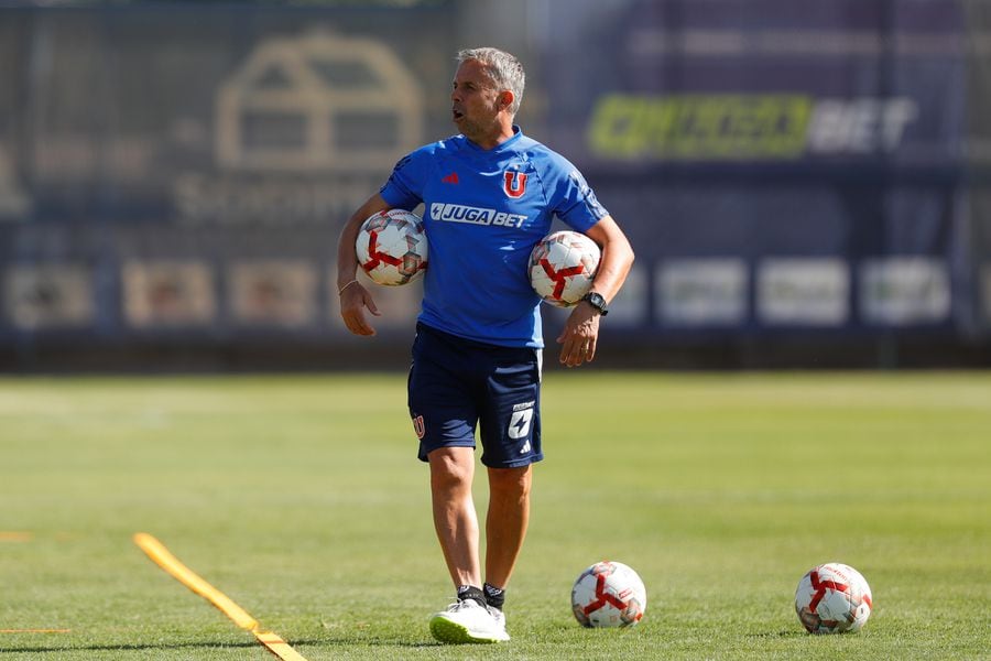 El técnico Gustavo Álvarez se convirtió en el todopoderoso de la U - La  Tercera