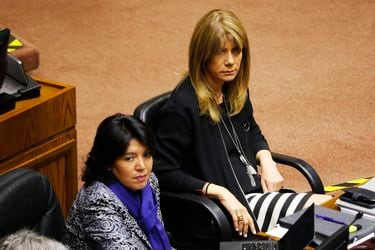 Yasna Provoste y Ximena Rincon, durante una Sesión del Senado. FOTO: LEONARDO RUBILAR CHANDIA/AGENCIAUNO