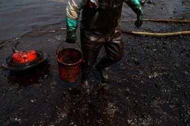 Perú detecta un segundo derrame petrolero en el Pacífico frente a refinería de Repsol
