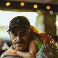 El síndrome del abuelo esclavizado: los adultos mayores que ya no quieren cuidar a sus nietos