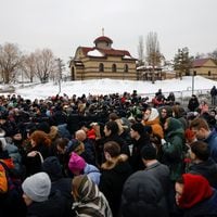 Miles de rusos desafían a Putin y acuden a funeral del líder opositor Alexey Navalny