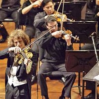Violinista Alexander Markov y Max Valdés tocan a Mozart y Shostakovich