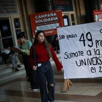 Universidades públicas de Argentina en riesgo de cierre por recorte de presidente Milei