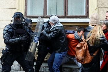 Estudio revela las medidas autoritarias adoptadas por países de Europa del Este frente al Covid
