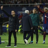 Xavi se lanza contra el árbitro tras la eliminación del Barcelona ante el PSG: “Un desastre, no nos podemos callar”