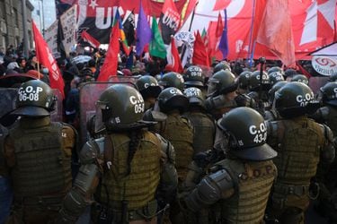 Mil policías, enrejar accesos y cortes de calles: el plan de Carabineros para resguardar el último acto de la Convención Constitucional