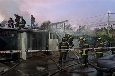 Incendio estructural en Puente Alto deja dos personas fallecidas