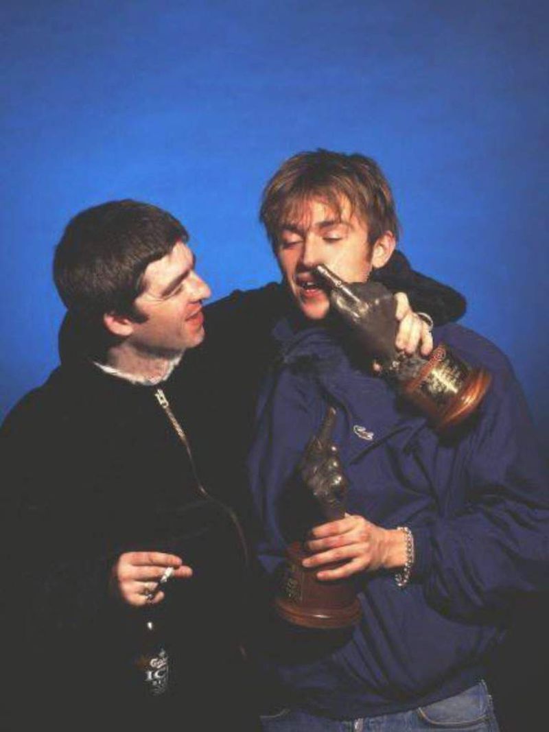 Espero que se contagien de Sida y mueran”: Oasis, Blur y La batalla del  Britpop - La Tercera