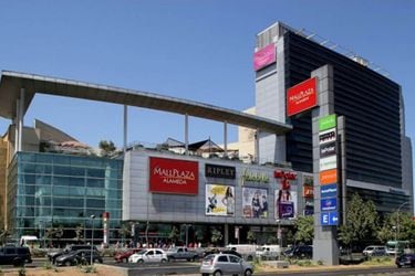 Ripley concreta venta de su participación en centros comerciales de Mall Plaza