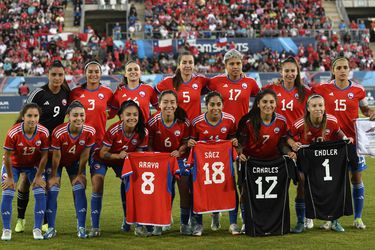El plantel de la Roja femenina en la final del fútbol panamericano.