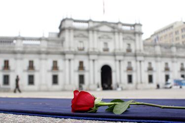 Instalan alfombra en homenaje a víctimas de la dictadura