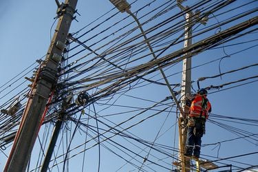 Reportan interrupción del suministro eléctrico en al menos cinco comunas de la Región Metropolitana