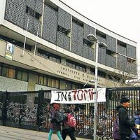 Apoderados contra las tomas piden medidas para el centro de alumnos del Instituto Nacional