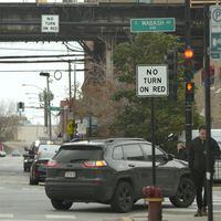 ¿Giro a la derecha en rojo? Con el aumento de las muertes de peatones, las ciudades de EE.UU. están considerando prohibiciones