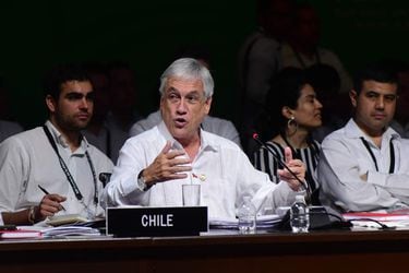 PUERTO VALLARTA, MEXICO: El Presidente Sebastian Piñera en sesion plenaria de la cumbre