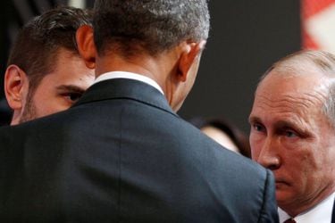 Obama talks with Putin at  the APEC Summit  in Lima, Peru