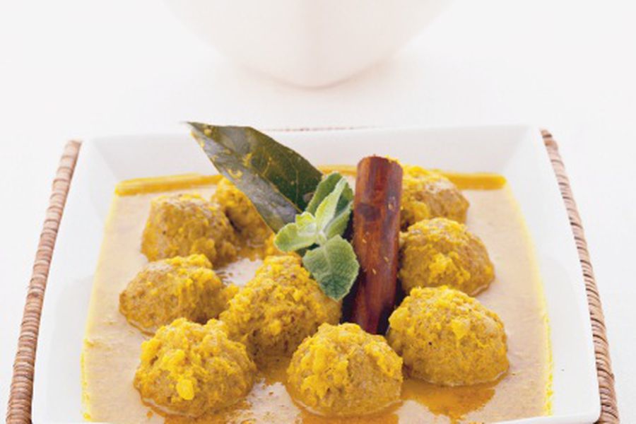 curry albondigas