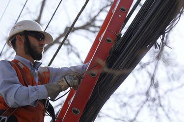 Inicio del plan de retiro de cables en desuso en la comuna de Providencia