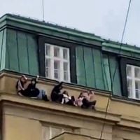 Los dramáticos momentos vividos por un grupo de estudiantes en medio del tiroteo en Praga
