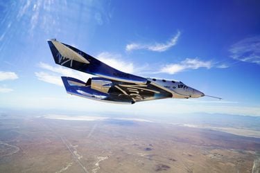 A más de 80 kilómetros de la Tierra: Virgin Galactic realiza su primer vuelo con turistas espaciales