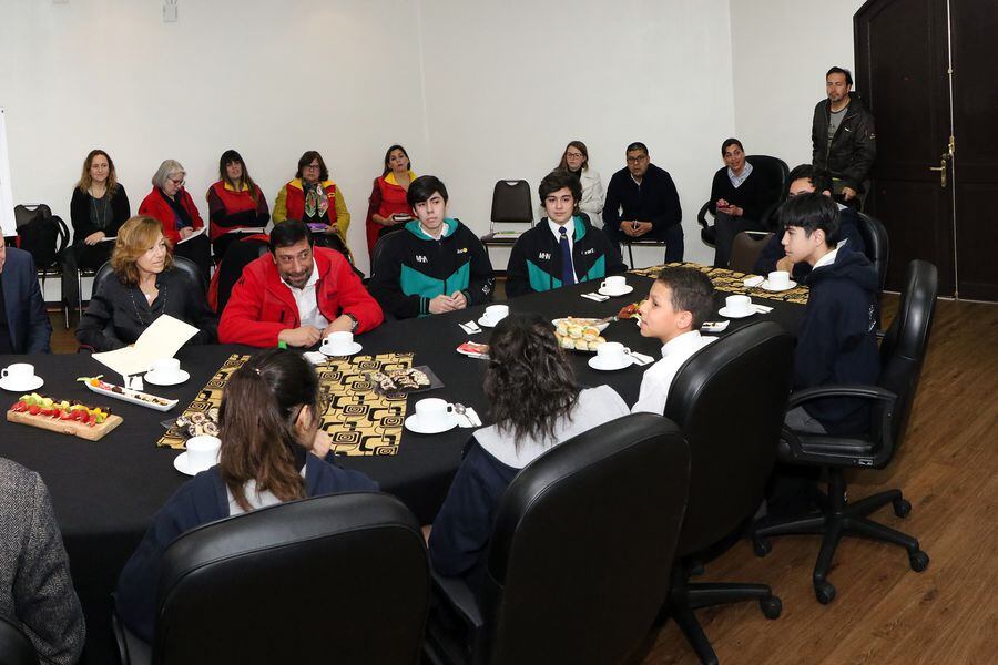 El experto se reunió con estudiantes de Peñalolén.