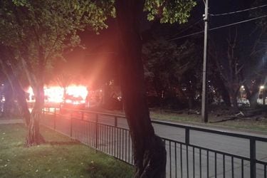 Tres buses del Transantiago vandalizados tras manifestaciones en Villa Francia