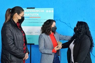 Ministra de Bienes Nacionales encabeza entrega de terreno a Serviu en San Miguel que beneficiará a 57 familias de la comuna