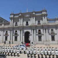 El conmovedor paso del féretro del expresidente Piñera por fuera de La Moneda