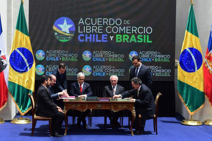 El presidente Sebastián Piñera firma acuerdo comercial con el presidente del Brasil Michel Temer