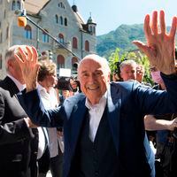 Absuelven a Joseph Blatter y Michel Platini en juicio por defraudación