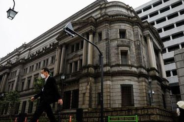 El Banco de Japón contiene su munición y promete US$ 1 billón a las empresas en apuros