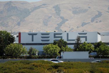 Tesla despide a cerca de 200 trabajadores de la división de piloto automático