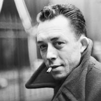 “No hay nada más idiota que morir en un accidente en coche”: Albert Camus en tres actos