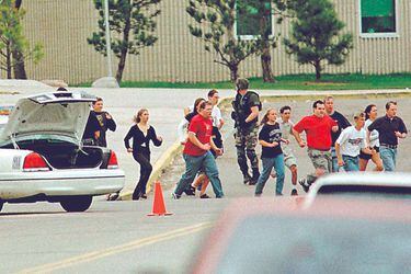 ¿El fin de Columbine? Escuela podría ser demolida a 20 años de la matanza