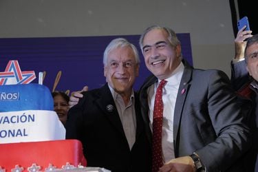 Reaparición del expresidente Piñera y duras críticas al gobierno de Boric marcan celebración del 35° aniversario de RN