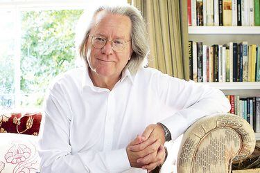 Anthony Clifford Grayling: "La filosofía es una tarea más grande que teorizar acerca de un dios"