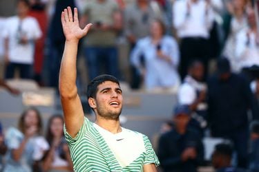 Ratifican su favoritismo: Alcaraz, Djokovic y Tsitsipas arrasan y se inscriben en los cuartos de final de Roland Garros