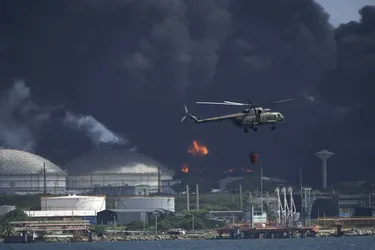 Incendio en puerto petrolero de Cuba permanece fuera de control: se registra un muerto y 122 lesionados